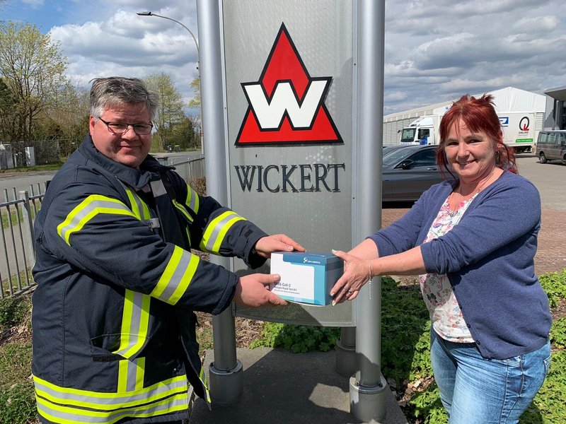 OBM Hermann nimmt Schnelltests entgegen