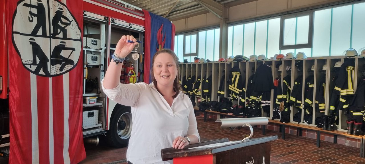 Frau von Hörsten demonstriert den Schutzengel