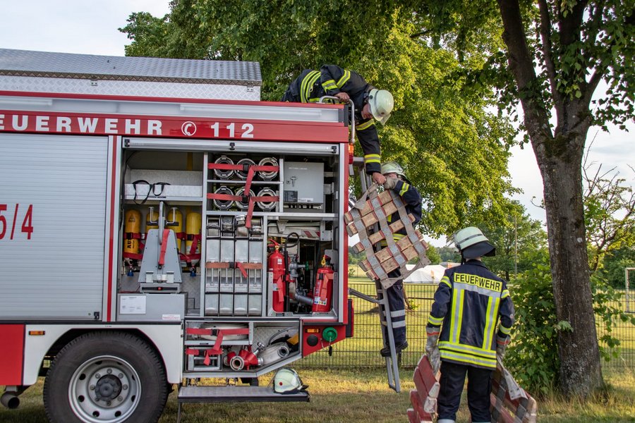 Schlauchbrücken werden vom Fahrzeug genommen