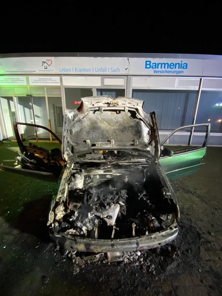 PKW ausgebrannt von vorn