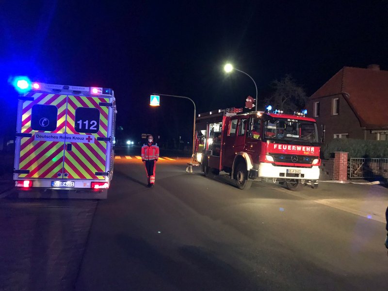 Feuerwehrfahrzeug mit Rettungswagen