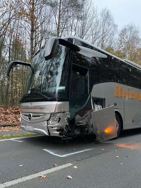 verunfallter Reisebus