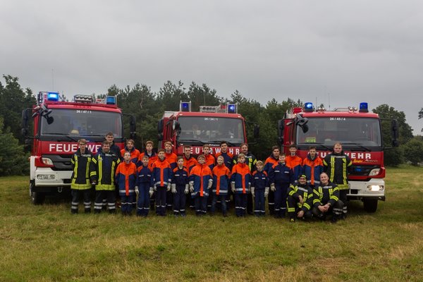 Gruppenfoto unserer Jugendfeuerwehr zusammen mit Meißendorf 12 Stundenübung am 17.10.2015