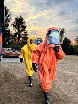 Trupp im CSA-Anzug