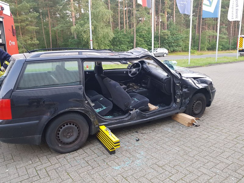 Auto ohne Türen und ohne B-Säule