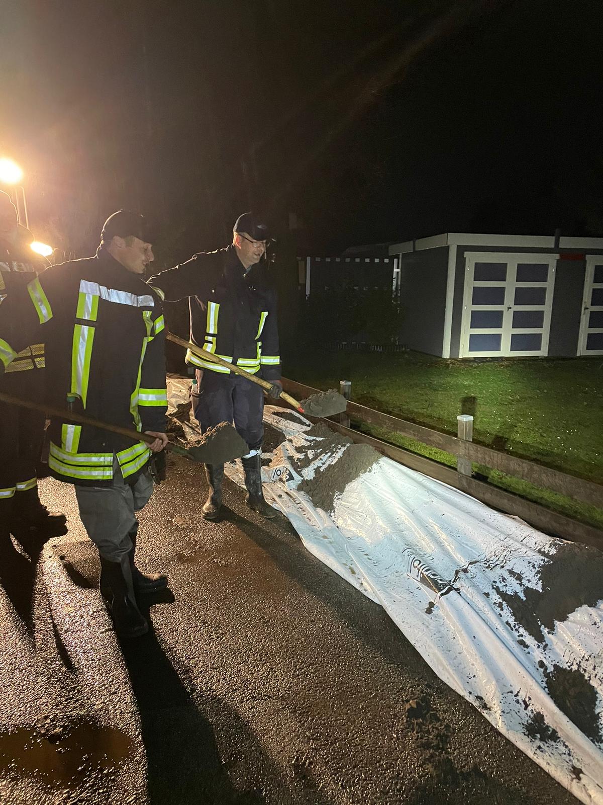 Sand wird verteilt